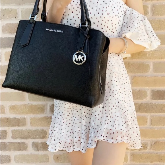 Authentic Michael Kors bag - Picture 3 of 5